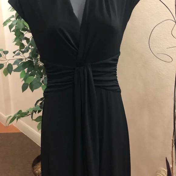 Max & Cleo Sexy Black Straight Dress. Preowned - Picture 4 of 7